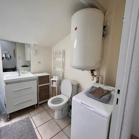 דירה Charming, Quiet And Central Studio *
